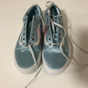 Women’s SIZE 7 baby blue vans.
